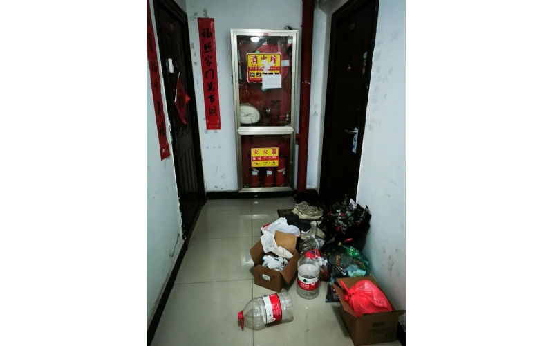 &ldquo;業主投訴鄰居堆垃圾，物業溫馨提醒&rdquo;